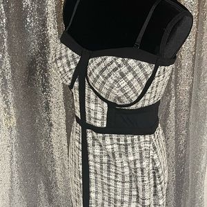 Material Girl brand from Macy’s. Junior size XL TWEED MATERIAL  sheer waist